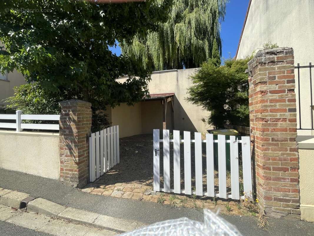 Maison à CHAMPAGNE
