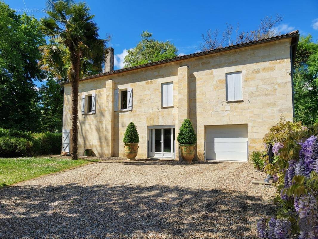Maison à COUTRAS