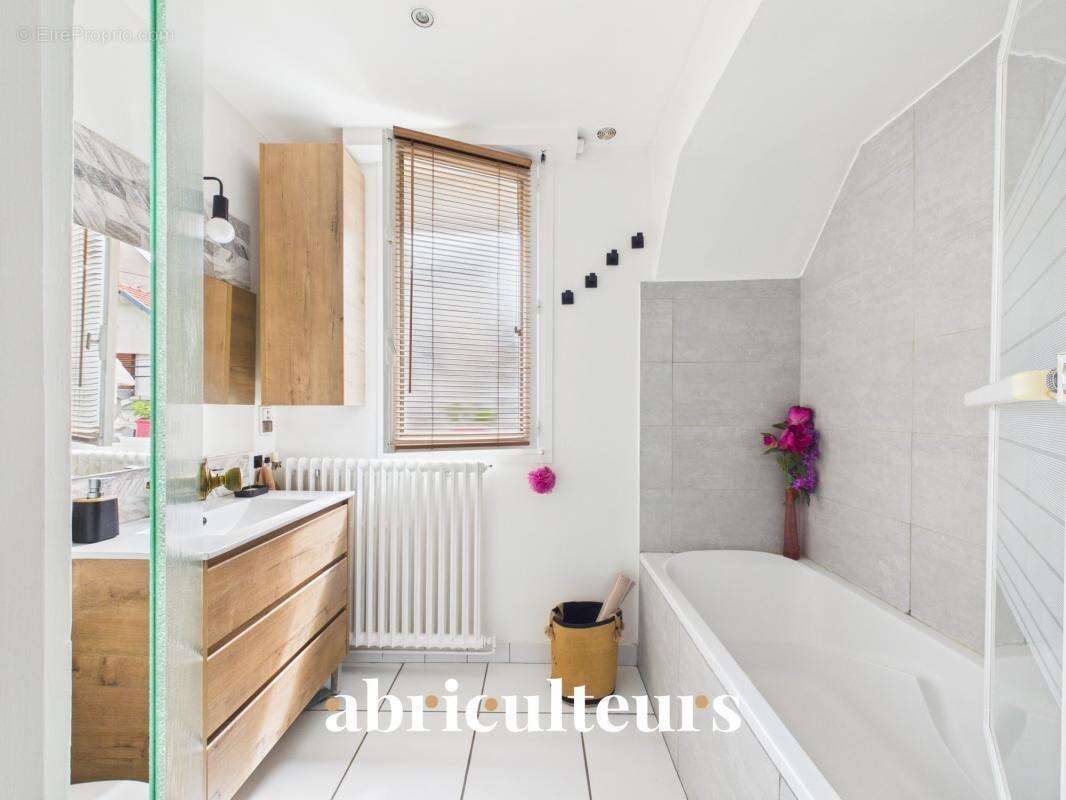 Maison familiale de 7 pièces avec jardin, garage, sous-sol  et grenier aménageable – Châtillon - photo 12