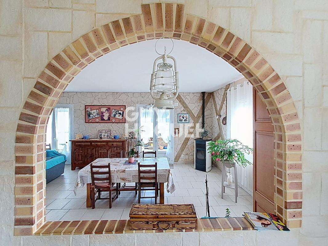 Maison à SURGERES