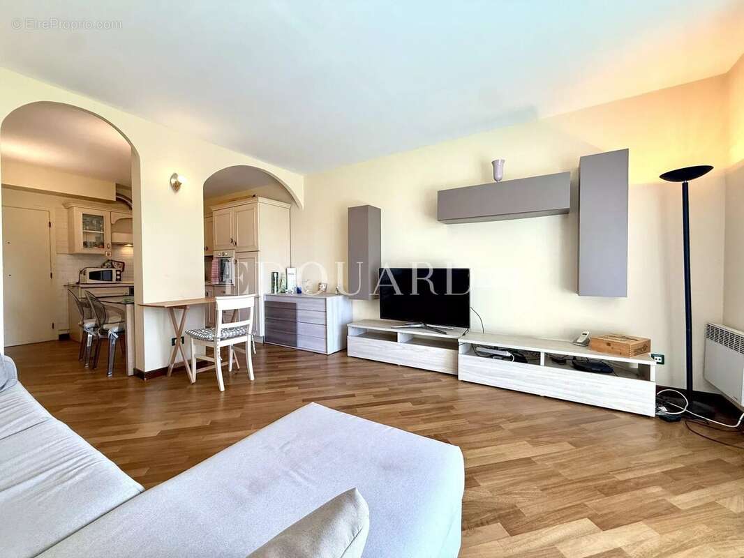 Appartement à ROQUEBRUNE-CAP-MARTIN