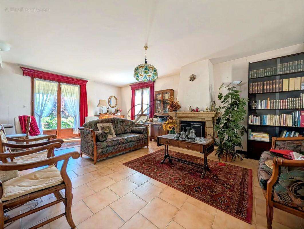 Maison à LA TOUR-D'AIGUES