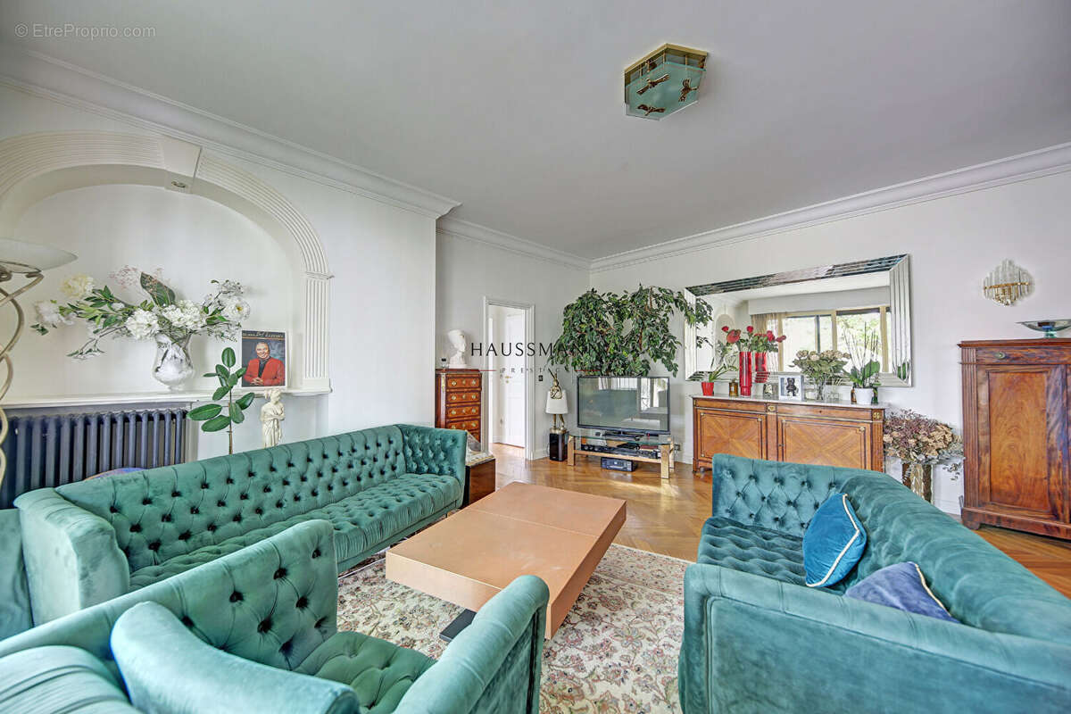 Appartement à NEUILLY-SUR-SEINE