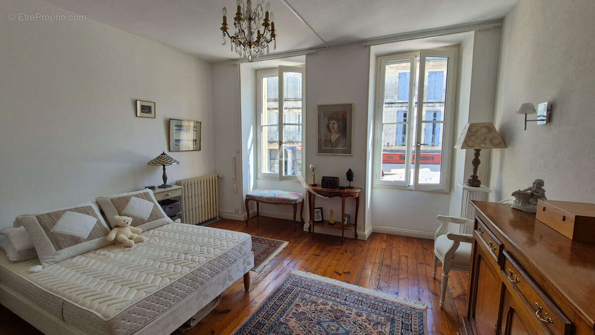 Ensemble immobilier constitué de deux maisons et son garage et extérieur  à Saint Jean D'Angely - photo 13