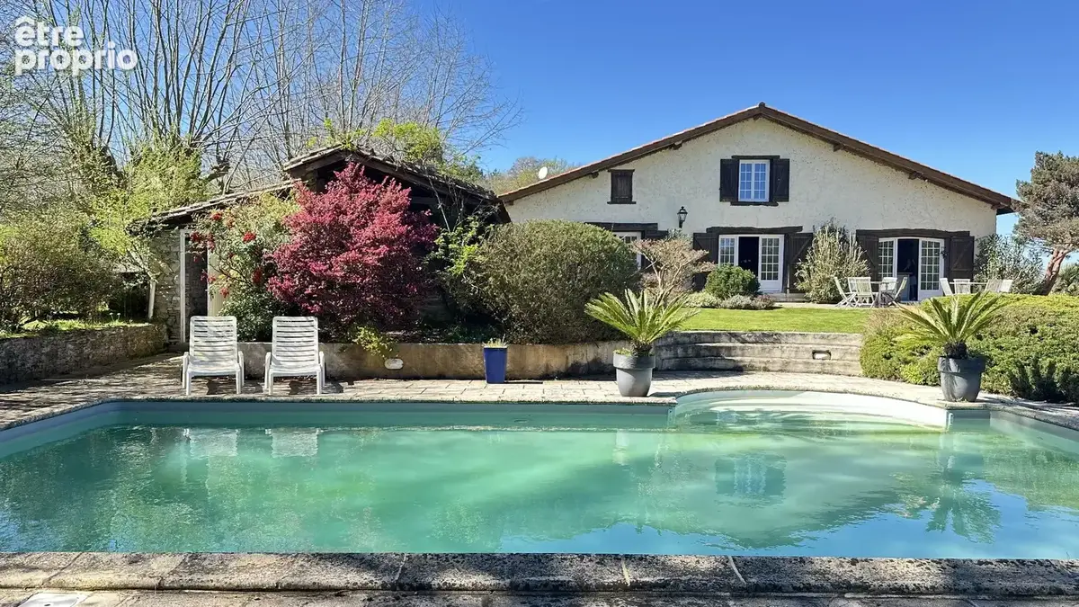 Propriete de type t8 de 292 m2 + 2 dependances + piscine + 3 garages - photo 29