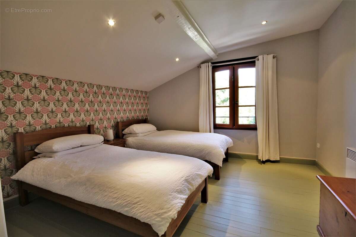 Propriété en pierres, 6 Chambres et piscine - photo 13