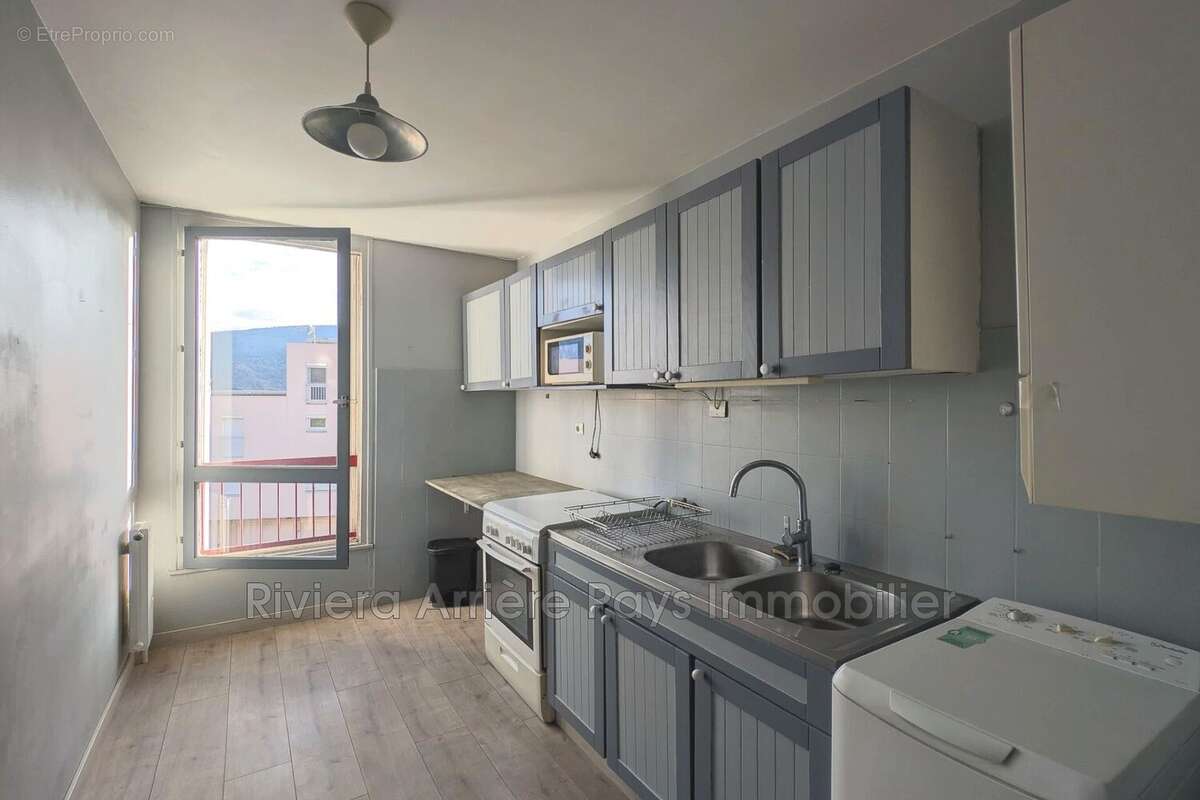 Appartement à CARROS