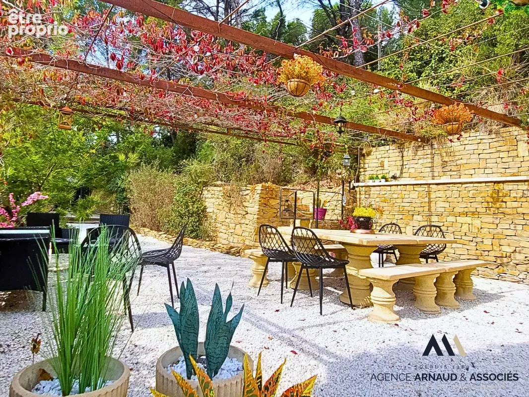 Propriété avec vue dégagée sur un terrain en restanques avec piscine et 2 logements indépendants - photo 16