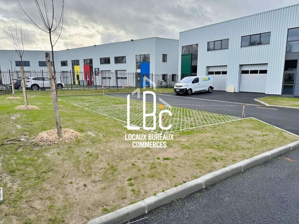 Commerce 301 m² à La Chapelle-Sur-Erdre  - photo 2