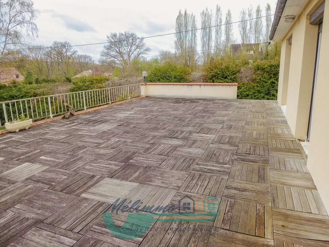 Maison 230 m² à Saint-Sauveur-En-Puisaye  - photo 8