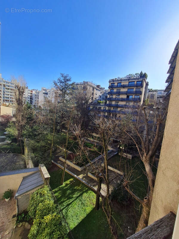 Appartement à PARIS-16E