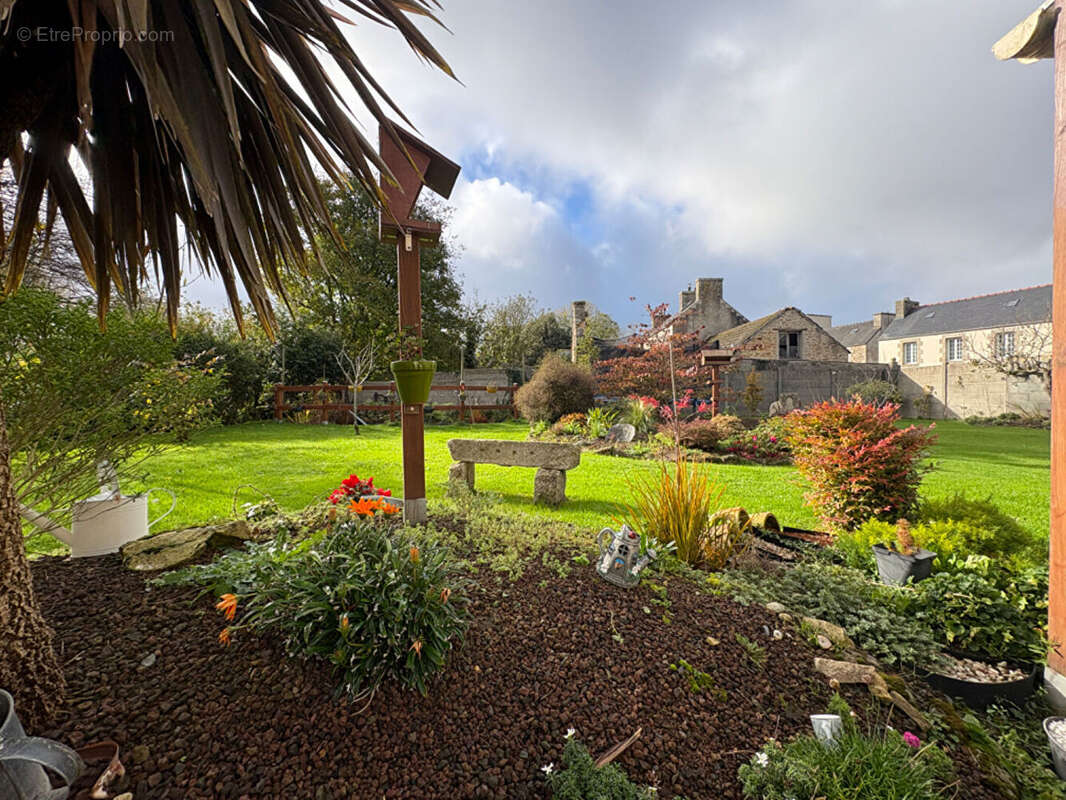 Maison à PLOUZEVEDE