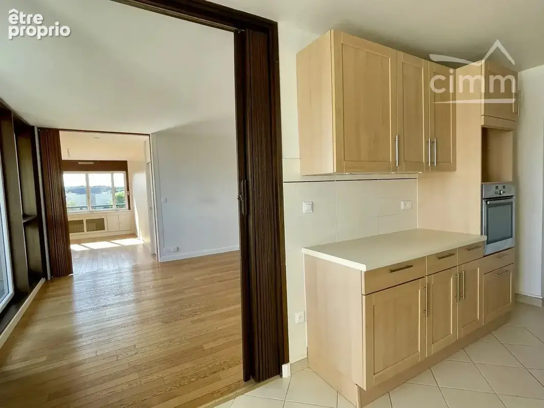 Vue panoramique pour ce T4 avec loggia dans résidence recherchée - photo 9