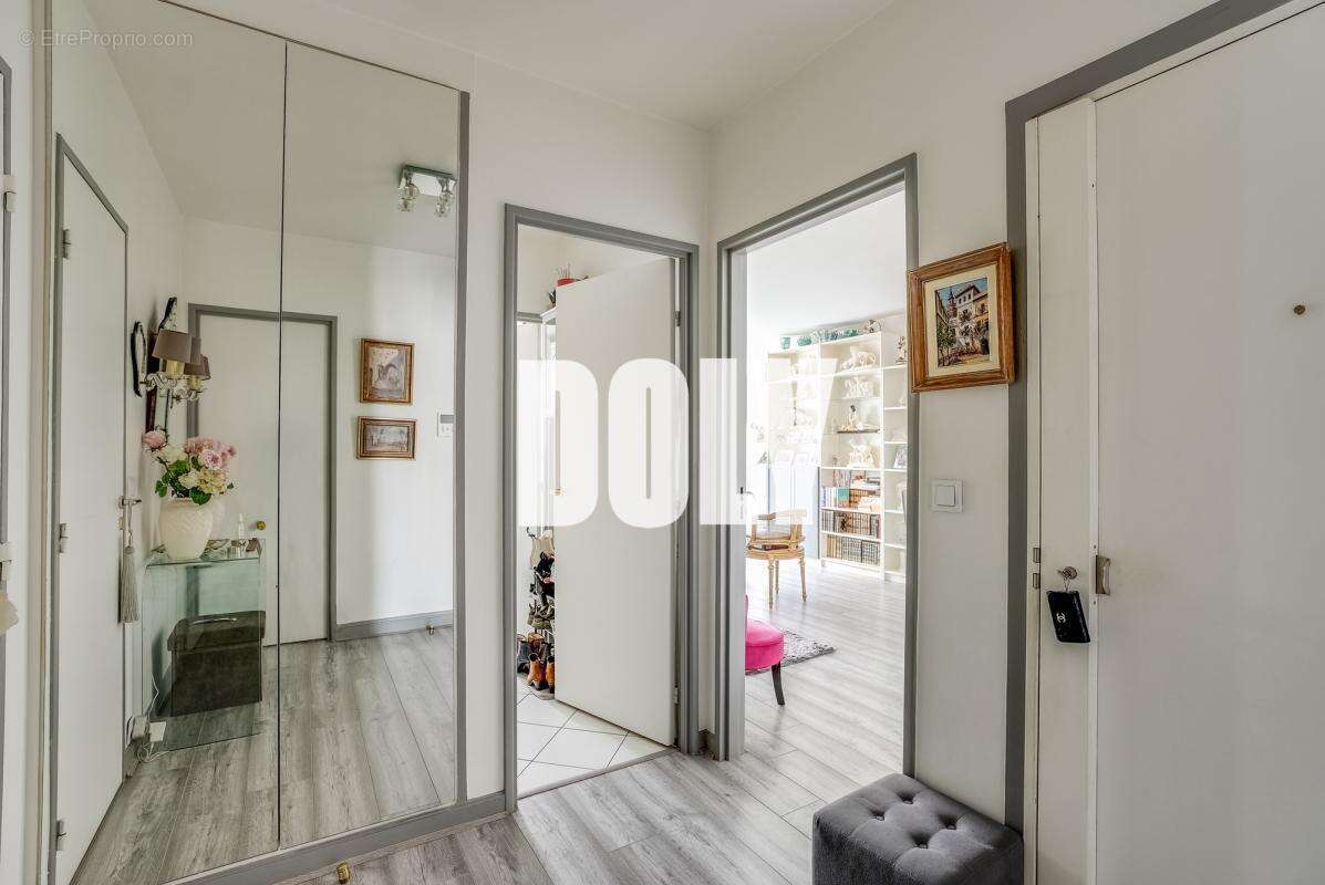 Appartement à PARIS-16E