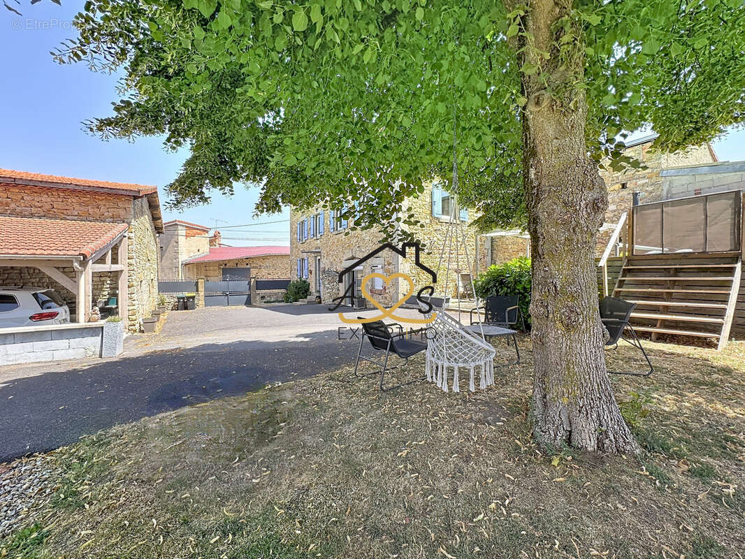 Maison à GLAINE-MONTAIGUT