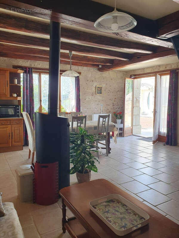 Ensemble immobilier en tuffeau avec dépendances sur un terrain de 3401m2. Idéale projet familiale, gîtes, acti - photo 16