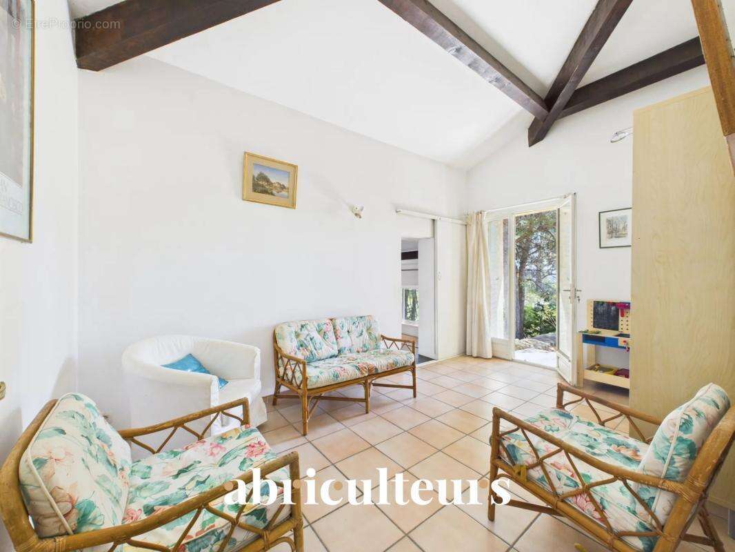 Maison à VENTABREN