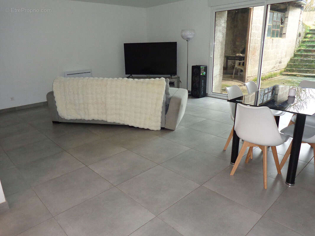 Appartement à COLOMBEY-LES-BELLES