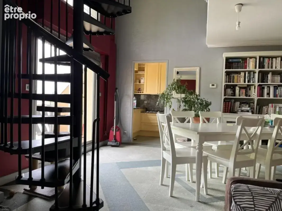 Appartement lumineux en duplex 2 chambres et grande mezzanine dans résidence arborée et sécurisée avec piscine - photo 3