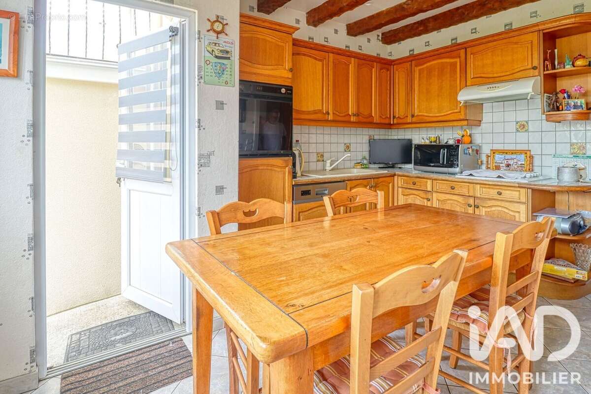 Maison 104 m² à Saint-Prix  - photo 4