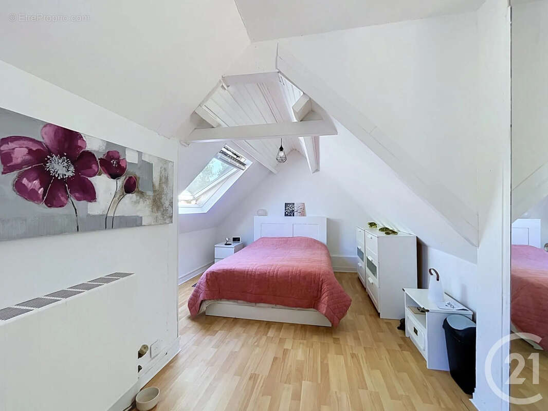 Maison 138 m² à Savigny-Le-Temple  - photo 9