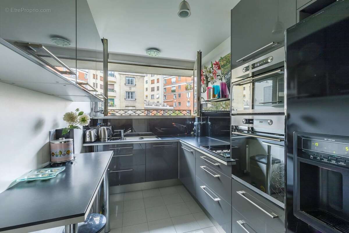 Appartement à PARIS-16E
