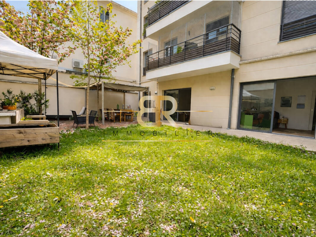 Appartement à CHARENTON-LE-PONT