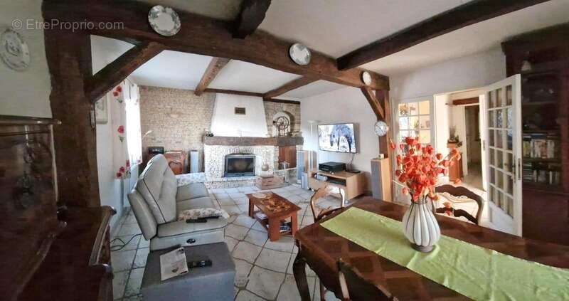 Maison à SAINT-GENIEZ