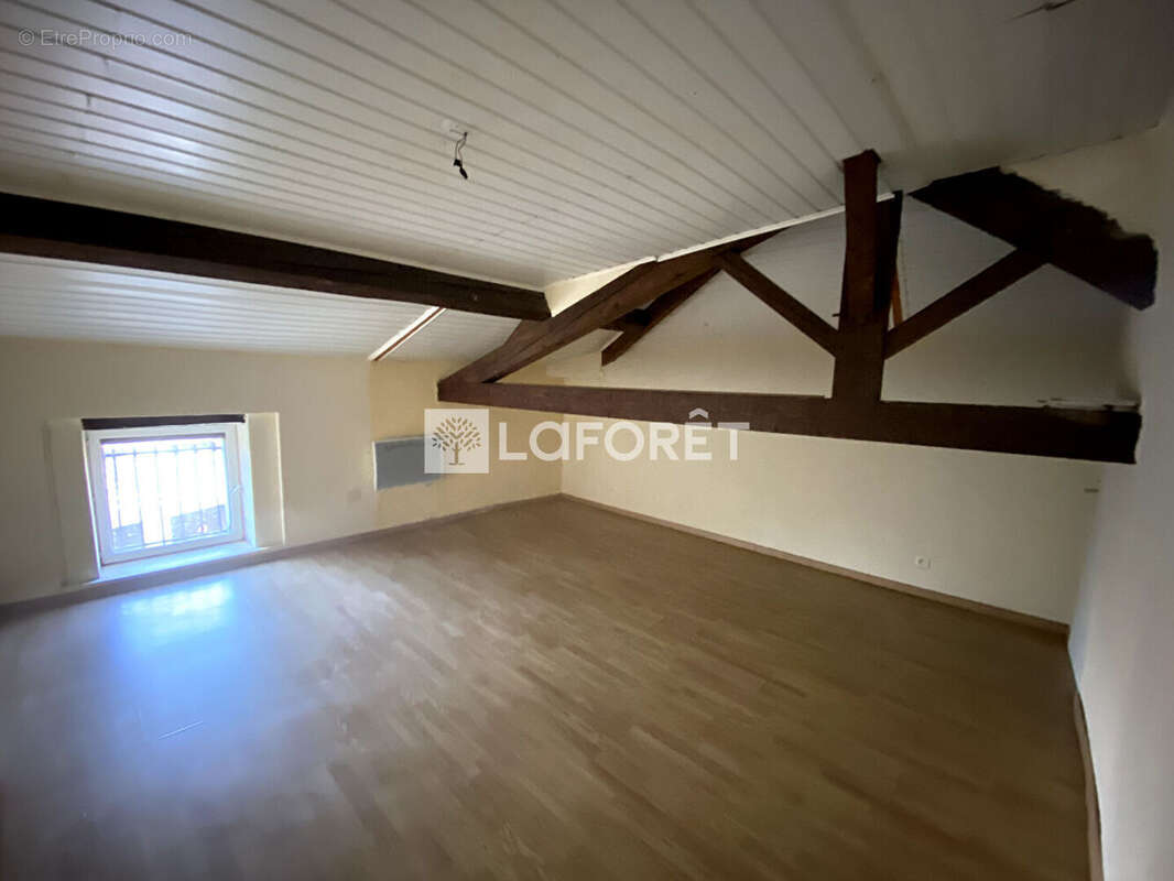 Immeuble 165 m² à Saint-Martin-d'Estréaux 2 lots avec locataire, 85 000 - photo 10
