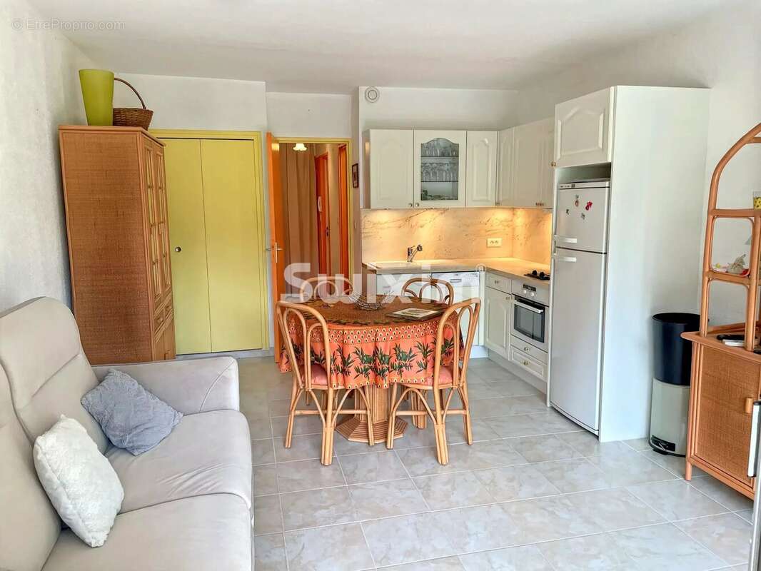 Studio cabine en rez de jardin + parking + cave - photo 4