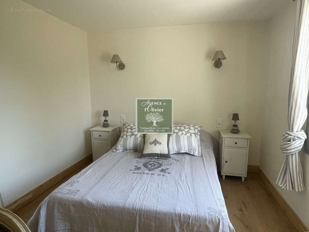 Villa de 140 m2 habitable sur terrain clos et arboré avec piscine de 4000 m2 et garage. - photo 14