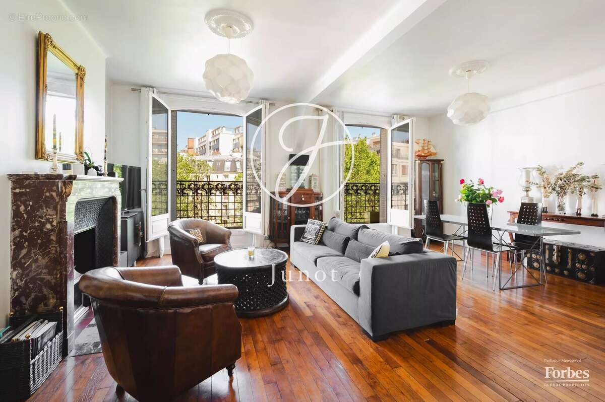 Appartement à PARIS-16E