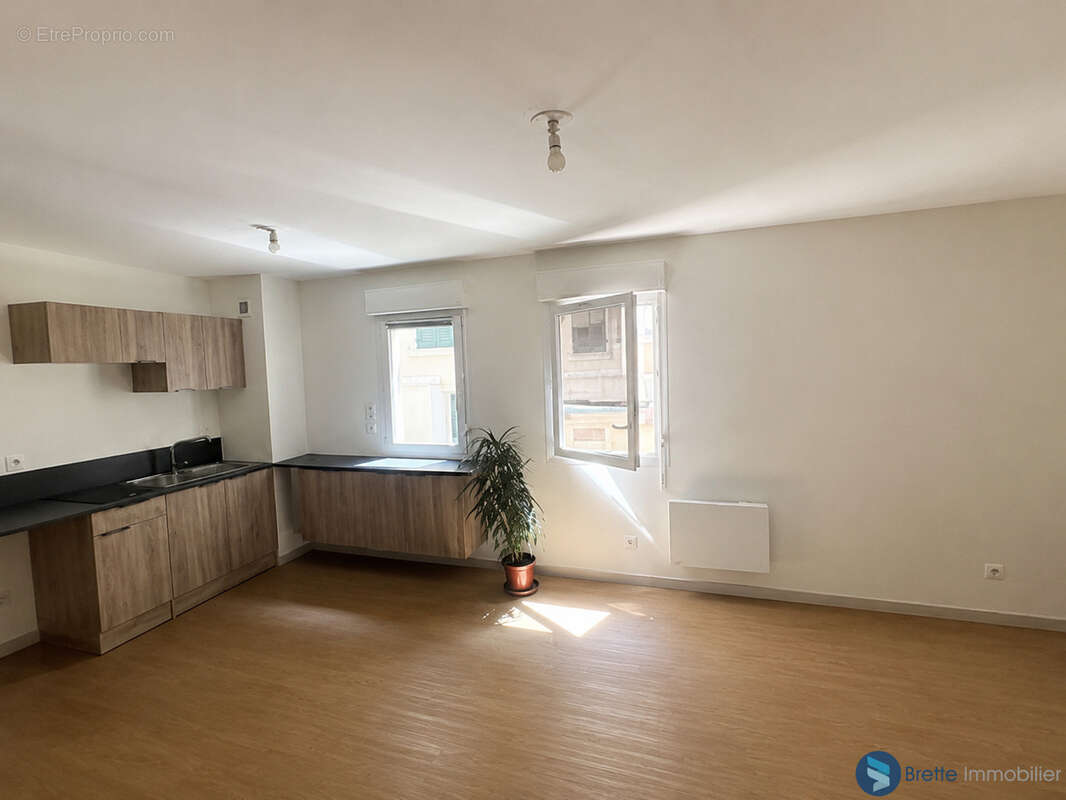 Toulon st roch - appartement t2 renove - photo 2