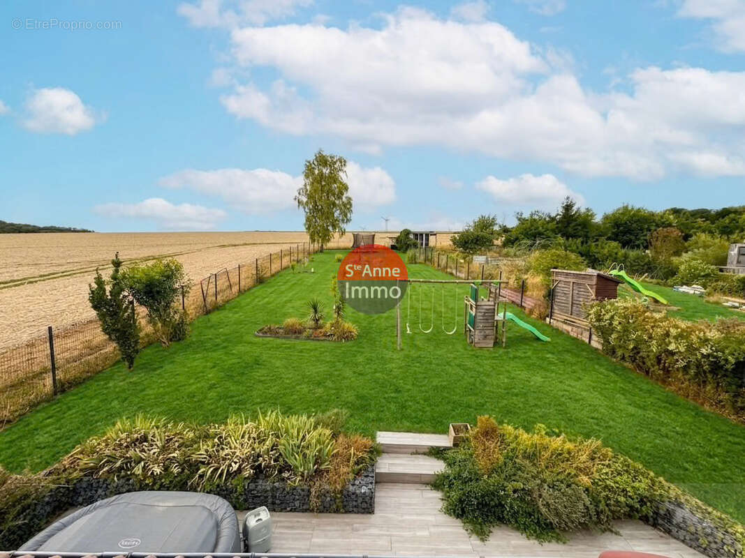 Guerbigny - 140m2 - maison individuelle - 4 chambres - 2 salle de bains - jardin - cour - terrasses - photo 19