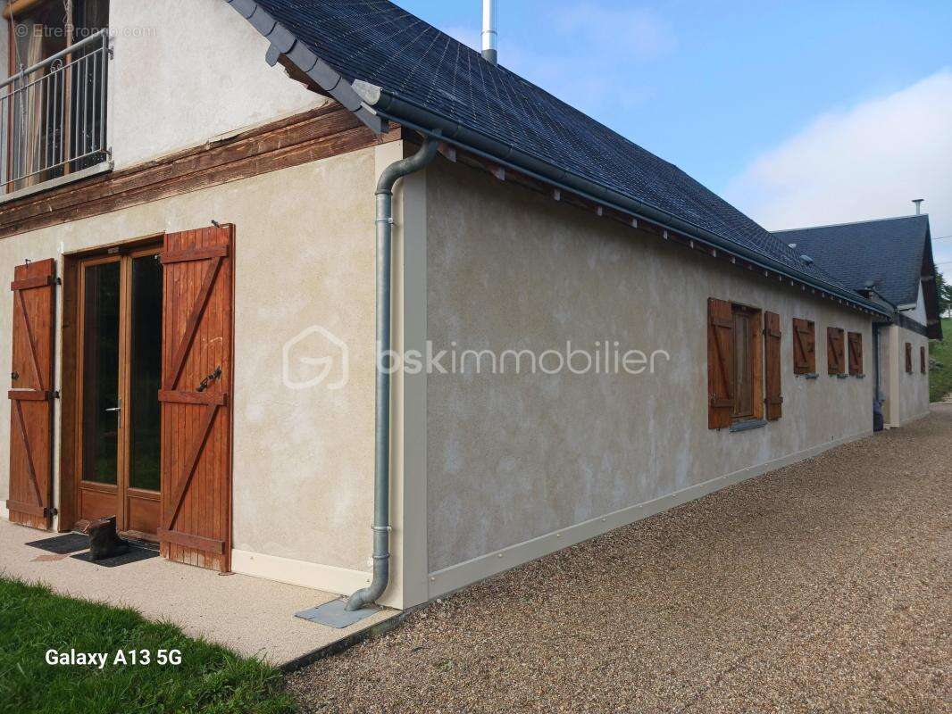 Maison à VILLAINES-LES-ROCHERS