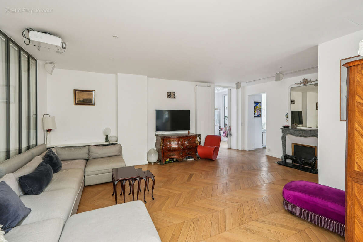Appartement à PARIS-17E