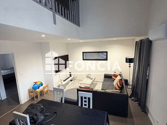Appartement à LE CHAMBON-FEUGEROLLES