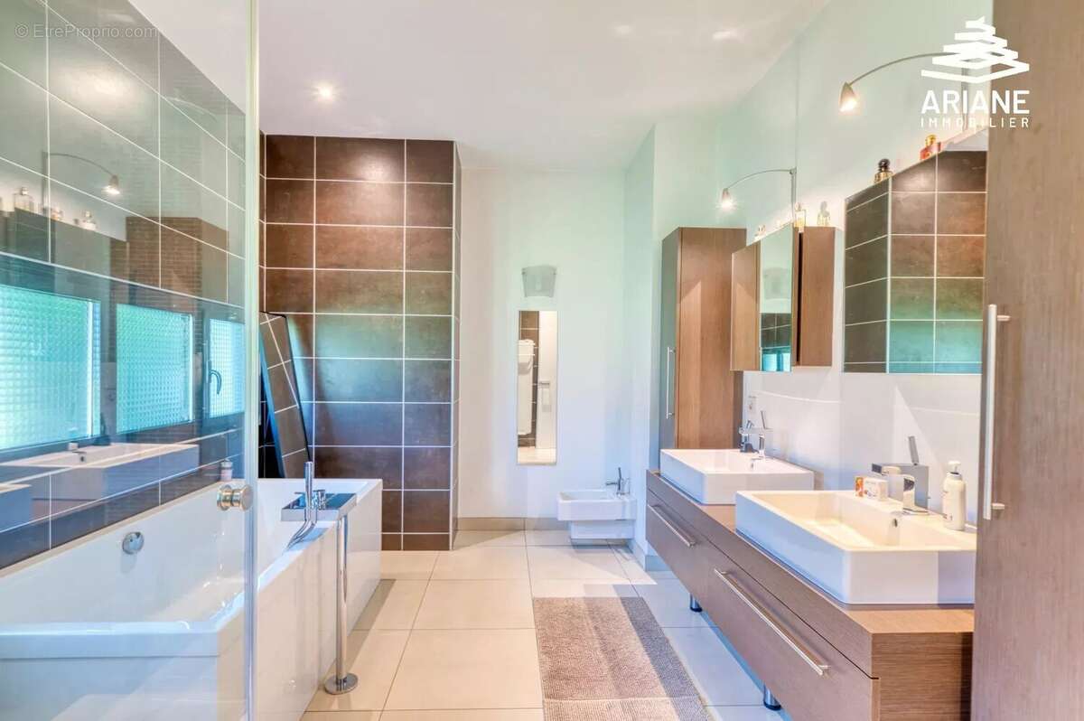 Maison à SAINT-GENIS-LAVAL