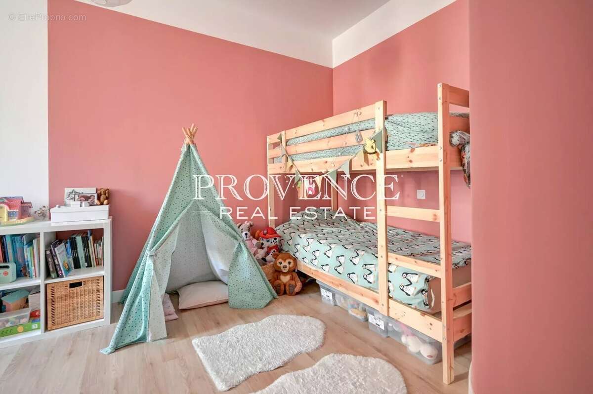 Appartement à MARSEILLE-5E