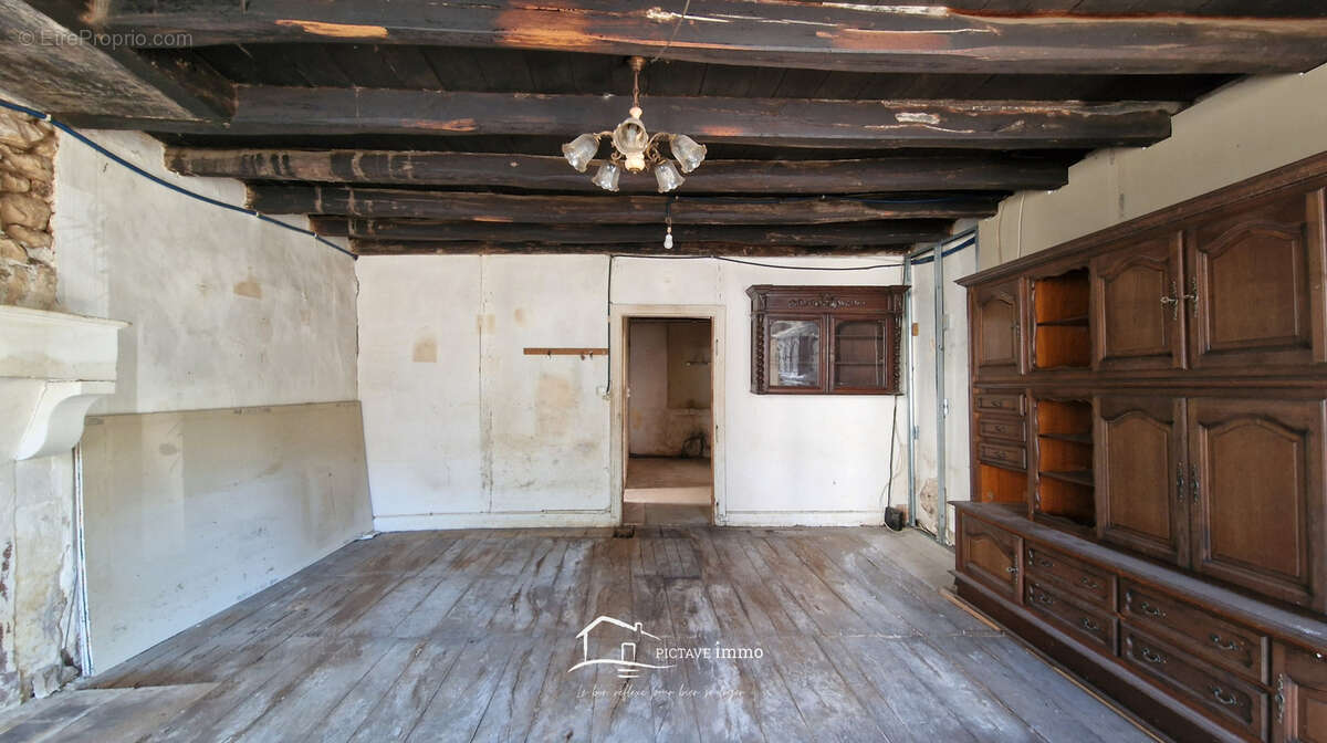 Maison ancienne à rénover entièrement   Beau potentiel d'aménagement - photo 2