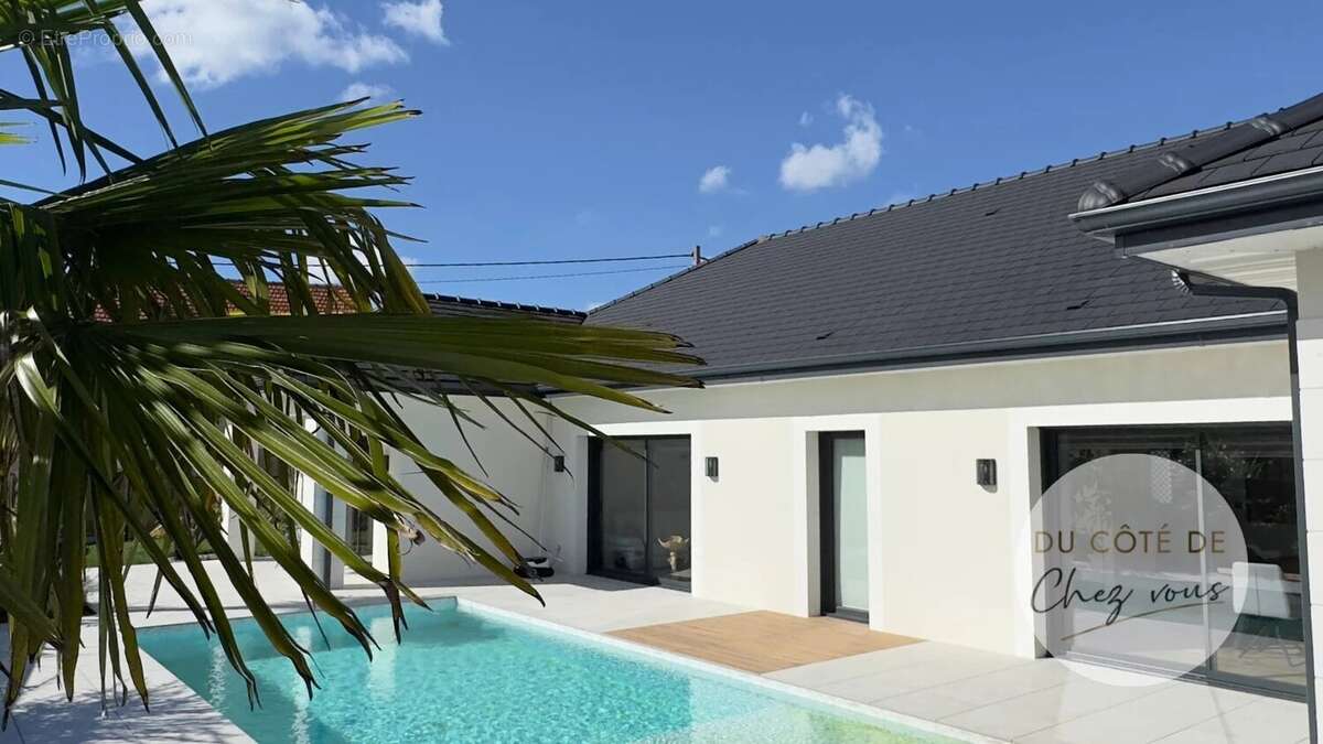 Maison à LE PAVILLON-SAINTE-JULIE