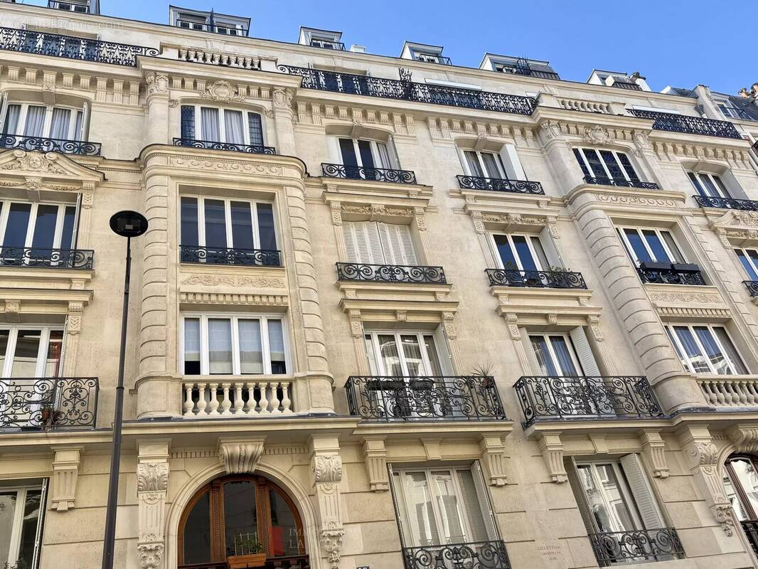 Appartement à PARIS-17E