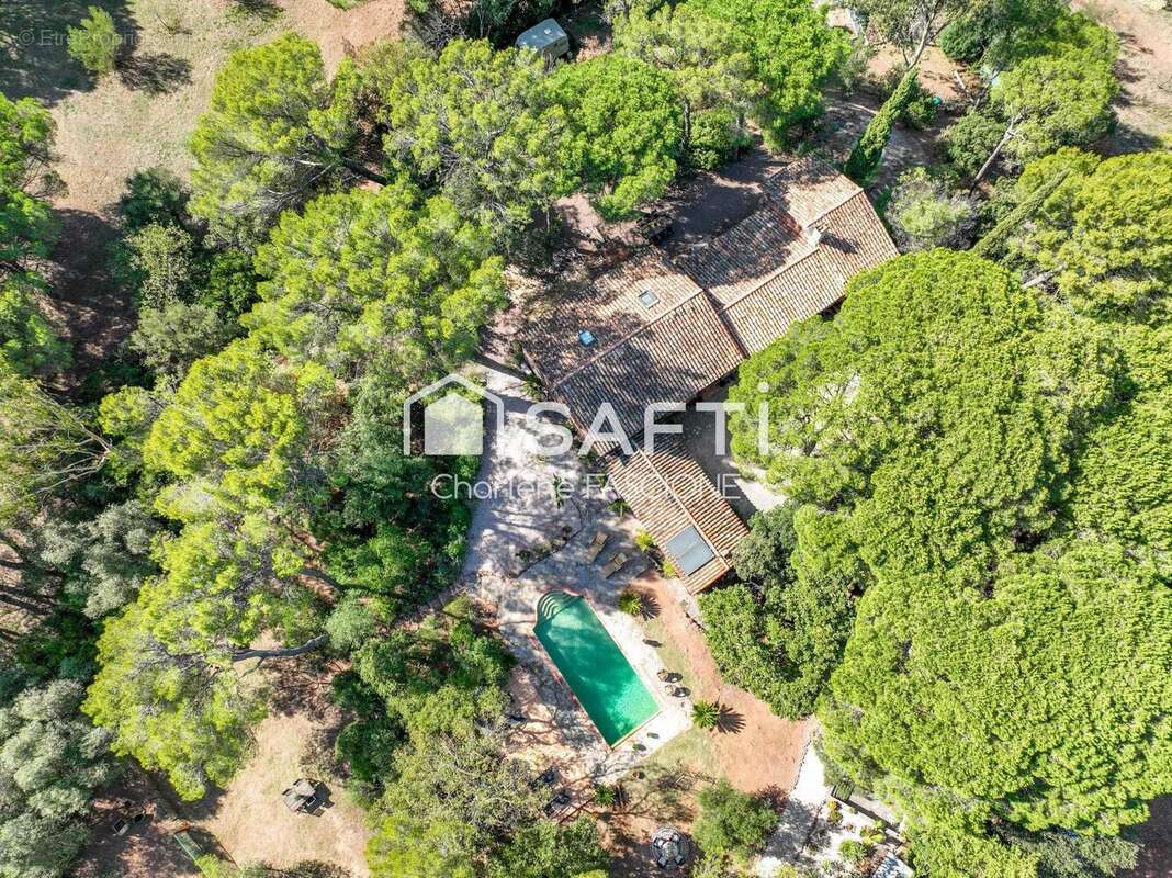 Photo 2 - Maison à ROQUEBRUNE-SUR-ARGENS