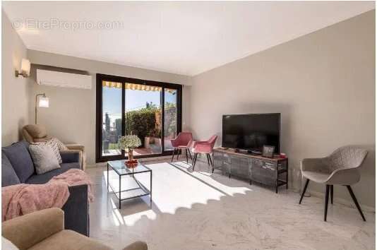 ROQUEBRUNE-CAP-MARTIN QUARTIER VIGIE - À vendre, appartement avec vue mer panoramique à la frontière de Monaco - photo 2