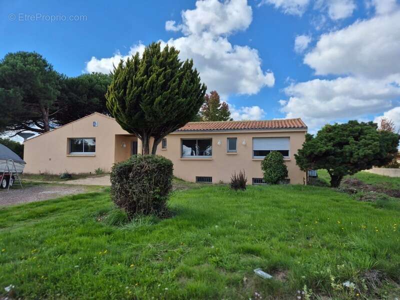 Maison à CHATEAU-GUIBERT