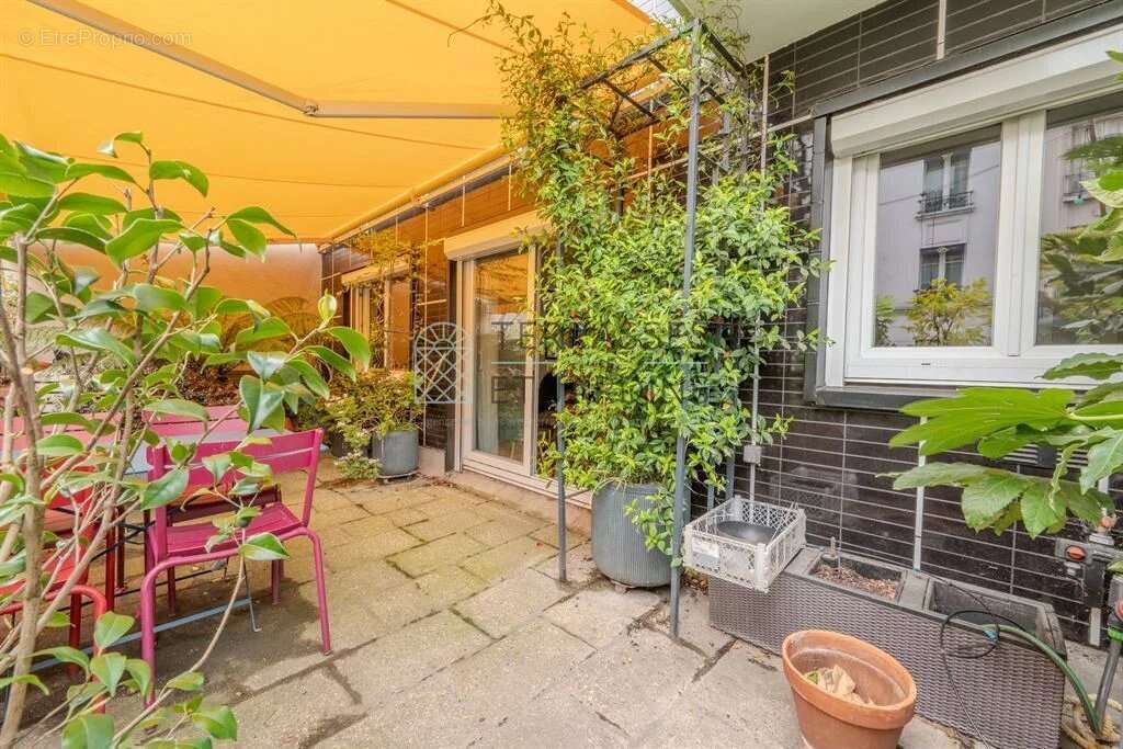 Appartement à PARIS-14E