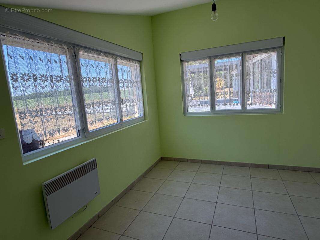Villa avec piscine dépendances habitables et parc arboré - photo 14