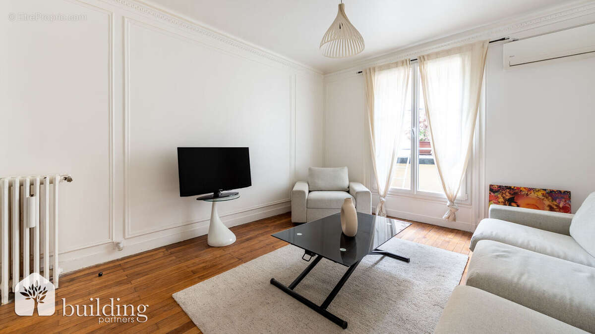 Arc de Triomphe Paris 17ème - Studio 29,40 m² avec 7,35 m² de terrasse - photo 3