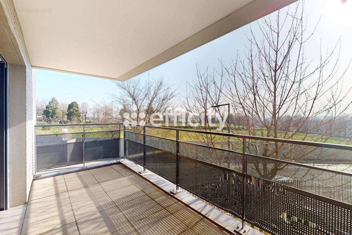 Appartement à SAINT-GENIS-LAVAL