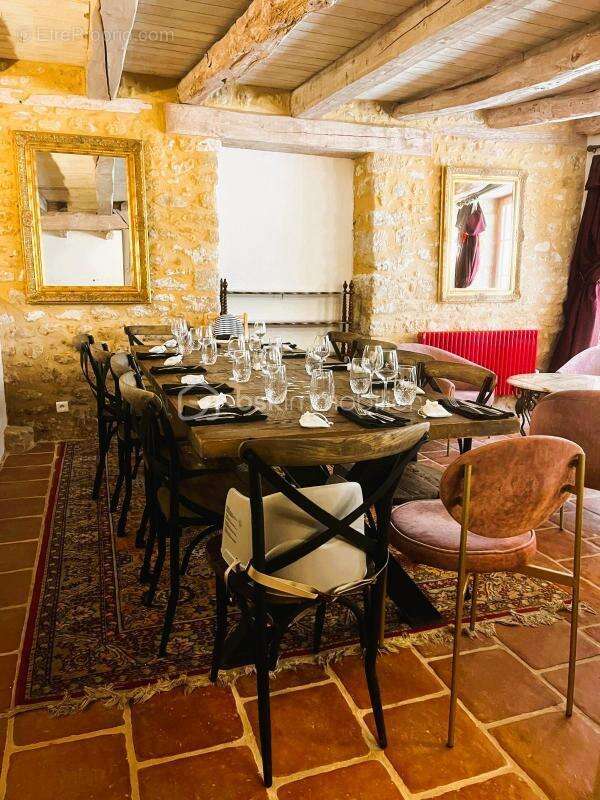 Commerce à SARLAT-LA-CANEDA